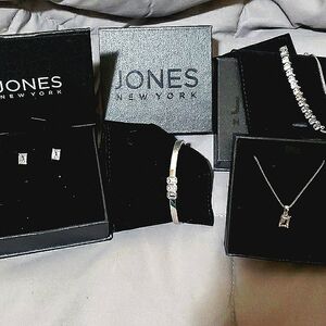 Jones New York jewelry set